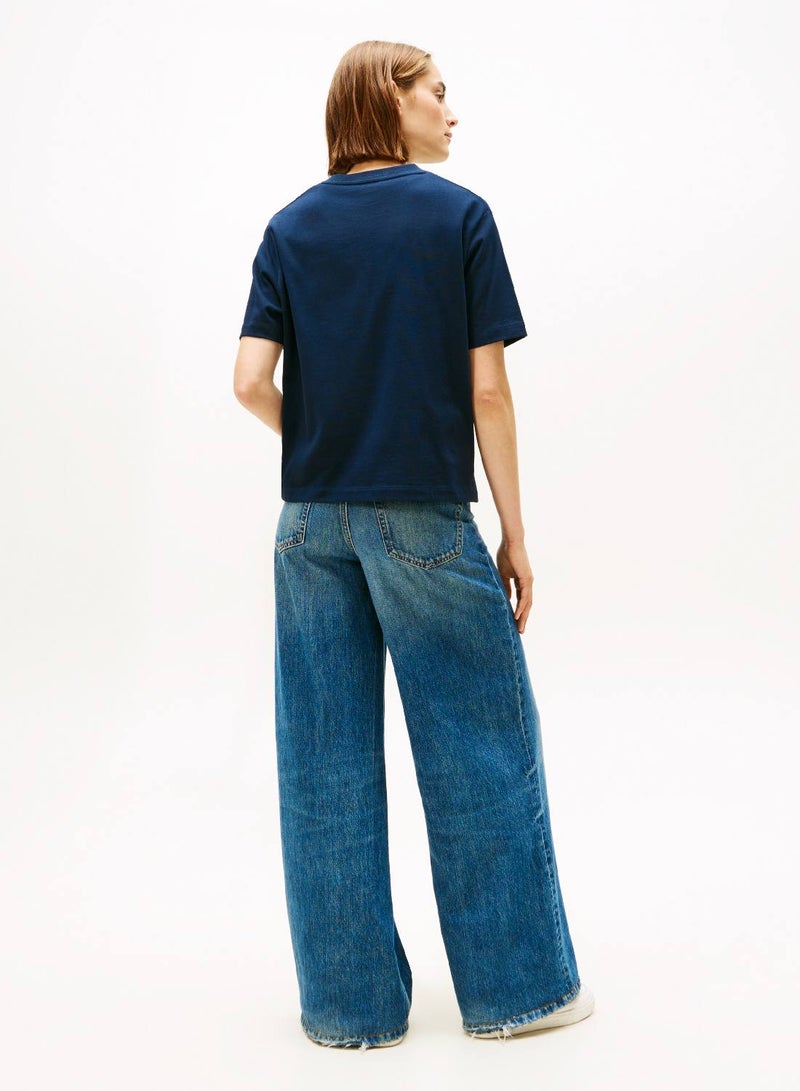 تومي هيلفيغر تيشيرت بقصّة مريحة بشعار تي آيتش مطرز - Image 2